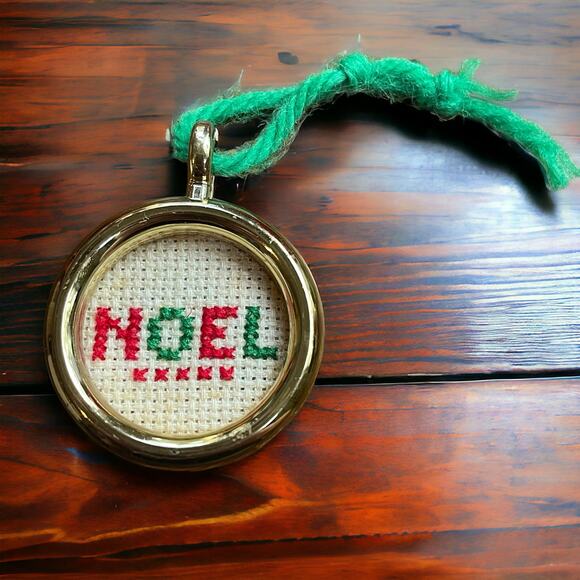 Lot of Eight Vintage Christmas Ornaments, Some Hand-made Bear Tree Mouse Candy - Picture 5 of 11